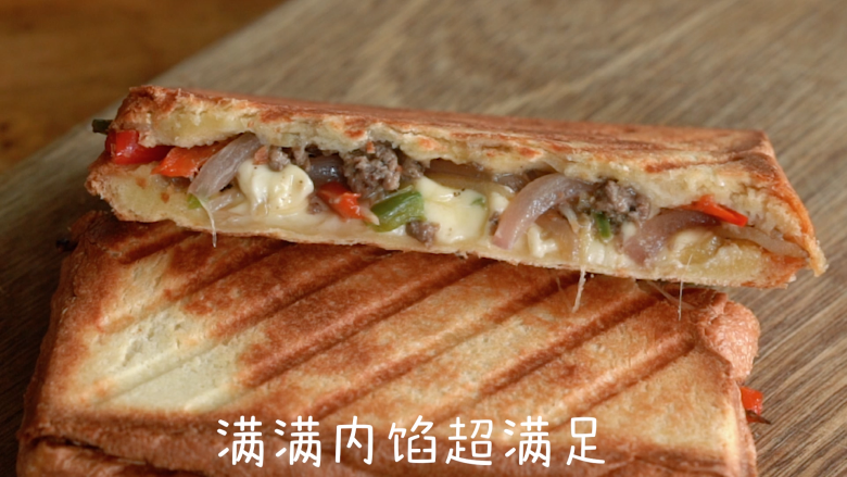 夏日轻食牛肉三明治,肉和蔬菜组合的三明治,满满内馅超满足