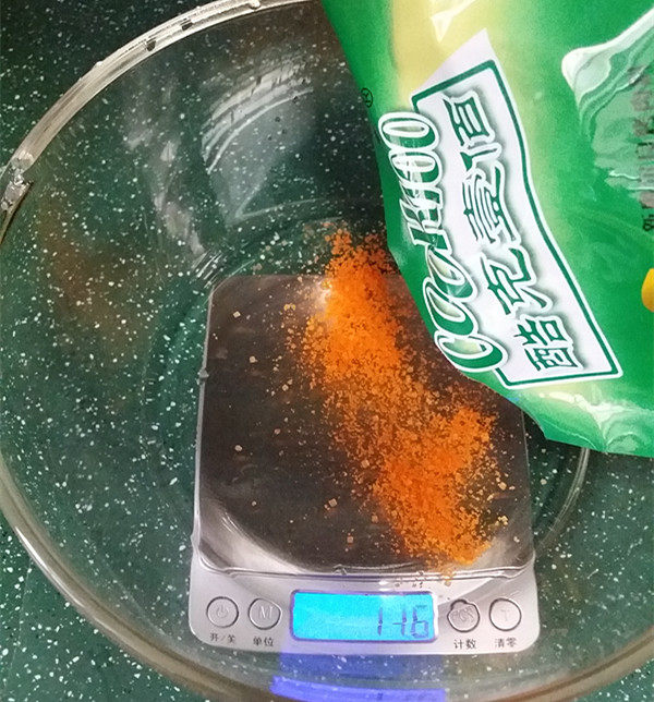 孜然鸡胸肉,碗中秤入:孜然烤肉料和奥尔良烤肉料