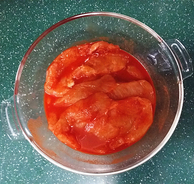 孜然鸡胸肉,加盖,腌制2个小时以上