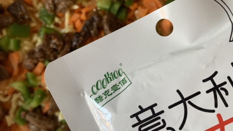 黑椒牛肉披萨,口重的可以在放一点COOK100意大利面肉酱