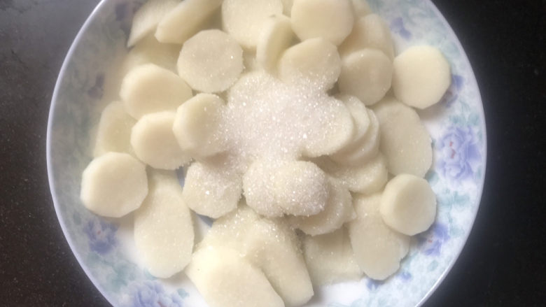 山药馒头,山药去切片上锅蒸熟,加入白糖