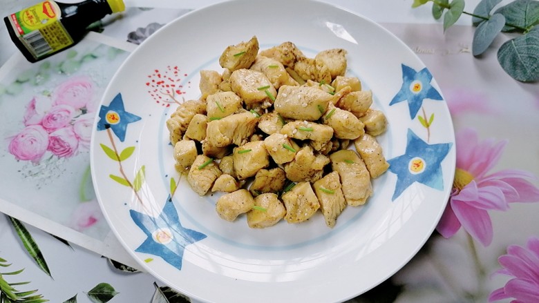 孜然鸡胸肉,拍上成品图,一道美味又低脂的孜然鸡胸肉就完成了。