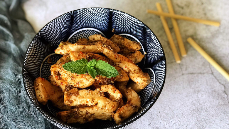 孜然鸡胸肉,低脂好吃的孜然鸡胸肉,尝尝吧!