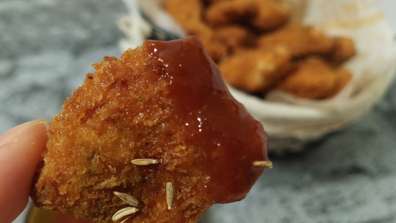 孜然鸡胸肉,再准备一碟<a style='color:red;display:inline-block;' href='/shicai/ 814'>蒜蓉辣酱</a>,蘸着吃非常好吃