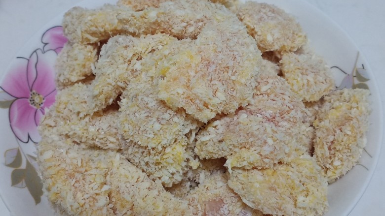 孜然鸡胸肉,所有的鸡胸肉块都以此类推,裹好后摆在盘子里
