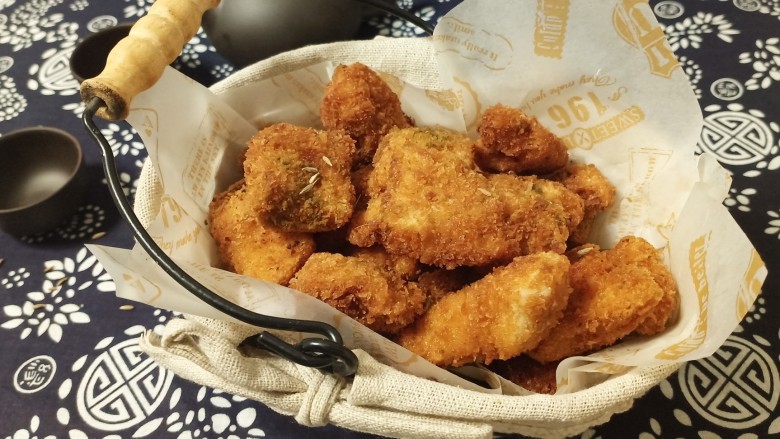 孜然鸡胸肉,外酥里嫩,因为裹了面包糠,所以吃起来外壳酥脆