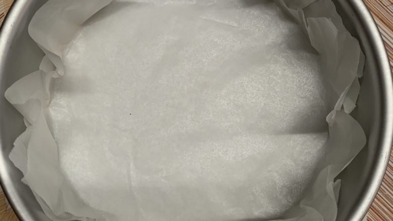 红豆冰糕,准备模具,油纸铺好。