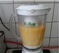 豌豆糕,煮出沙的豌豆,连汤汁一起放在料理机中,打成豌豆糊