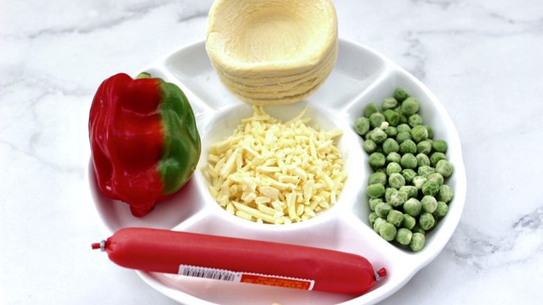 蛋挞火腿时蔬小披萨,首先备齐所有的食材,把<a style='color:red;display:inline-block;' href='/shicai/ 4187'>蛋挞皮</a>提前拿出来解冻。