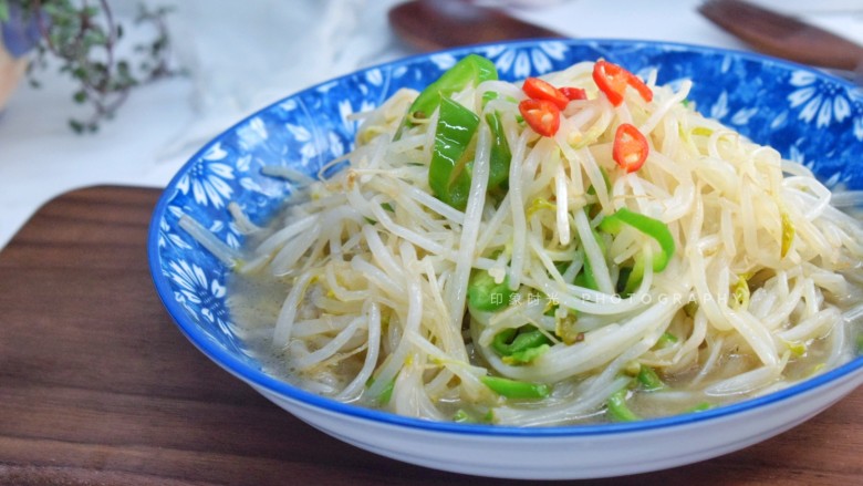 醋溜豆芽,开吃咯。