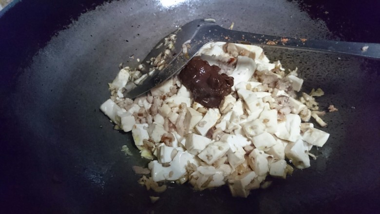 香菇肉末豆腐,盐,生抽,<a style='color:red;display:inline-block;' href='/shicai/ 705'>豆瓣酱</a>调味