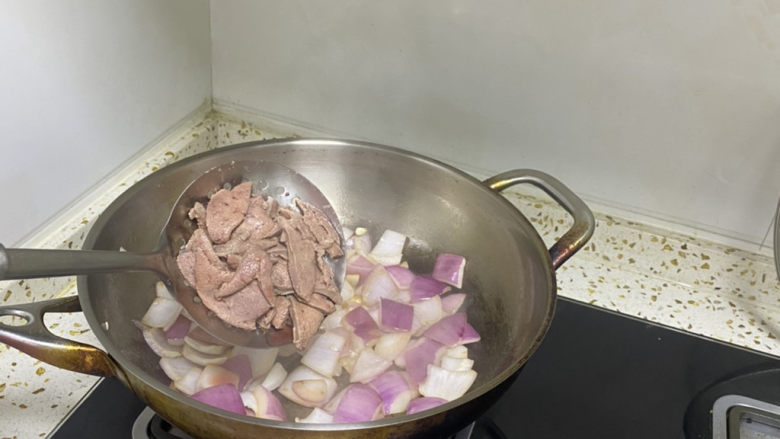 洋葱炒猪肝,加猪肝