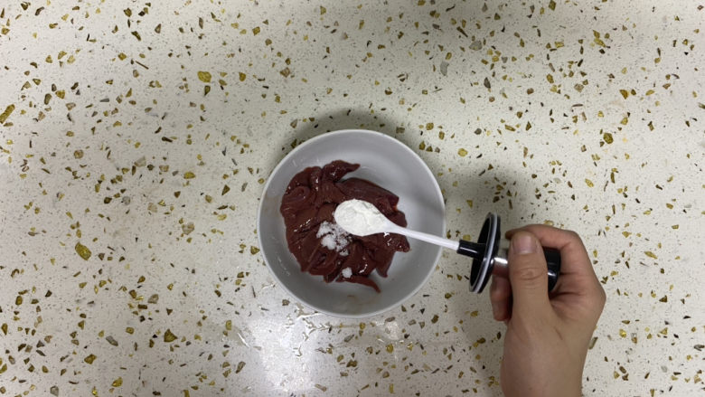 洋葱炒猪肝,1小勺淀粉