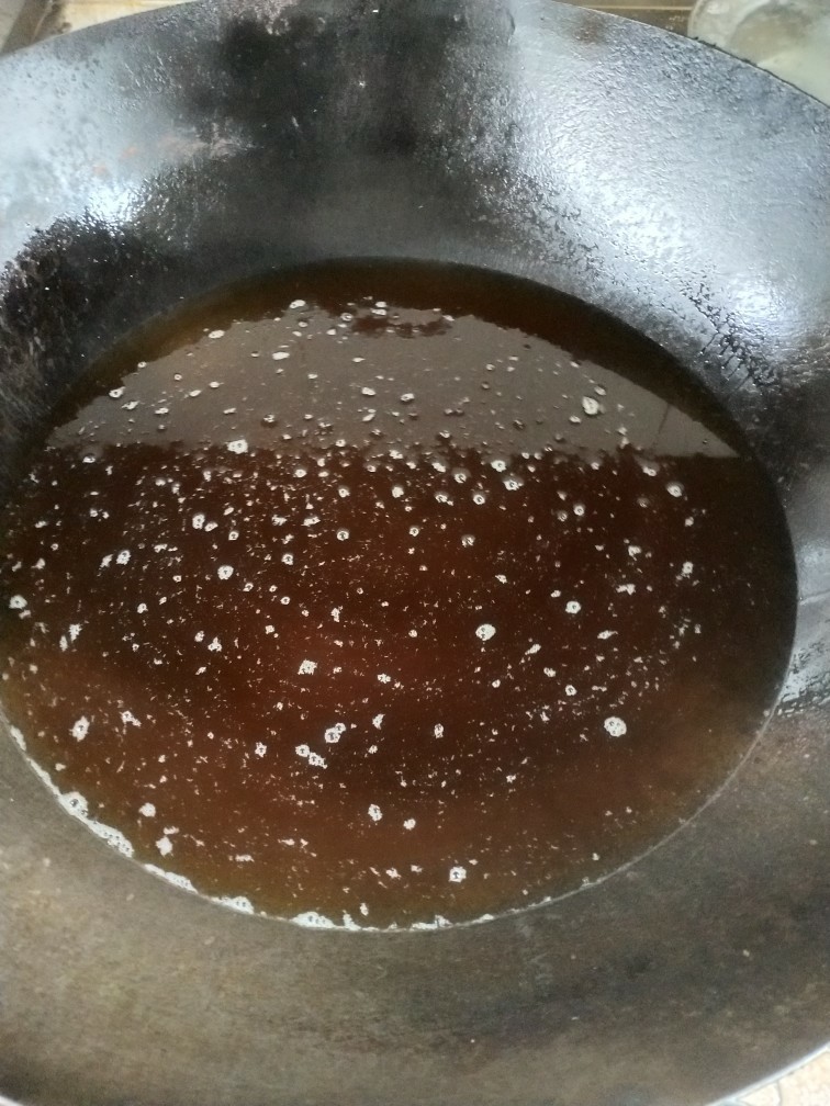 泡椒猪肝,锅烧热,下油
