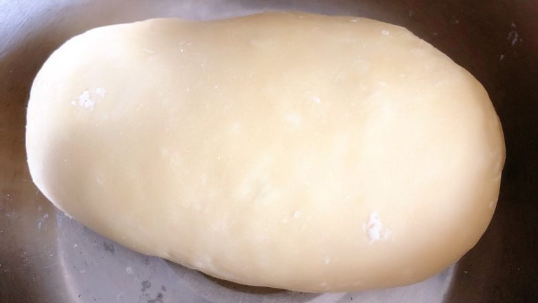 茄子焖面,继续把面团揉一下