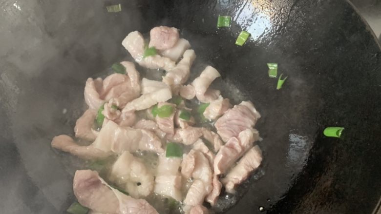 香菇炒肉片,放肉