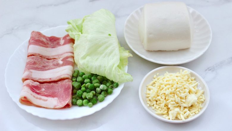 逆天好吃的馒头培根时蔬披萨,首先备齐所有的食材,<a style='color:red;display:inline-block;' href='/shicai/ 62189'>芝士碎</a>提前解冻。