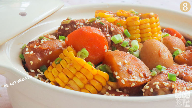 天热没食欲?那你一定要试试这份专治没胃口的香辣鸡翅煲!,撒上葱花和<a style='color:red;display:inline-block;' href='/shicai/ 678'>白芝麻</a>,香辣鸡翅煲就做好啦,开吃吧~