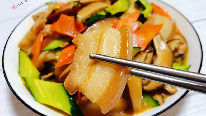 香菇炒肉片,五花肉吃出小时候的味道肥而不腻唇齿留香