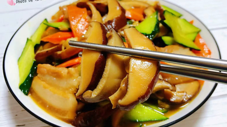 香菇炒肉片,香菇入口超级美味比吃肉肉还香