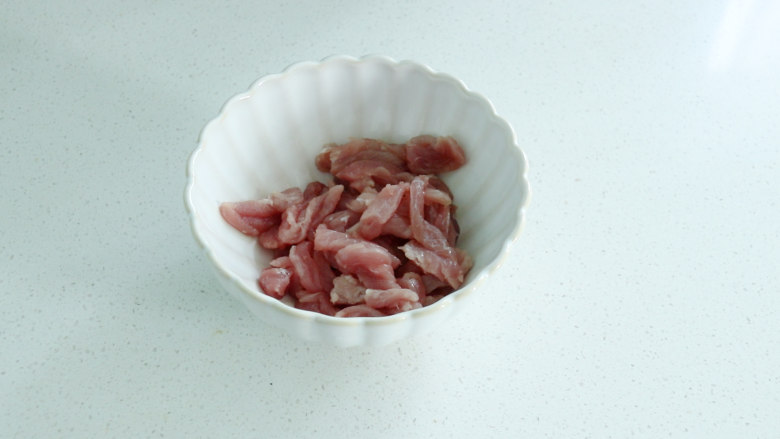 香菇炒肉片,<a style='color:red;display:inline-block;' href='/shicai/ 4430'>里脊肉</a>切成肉片