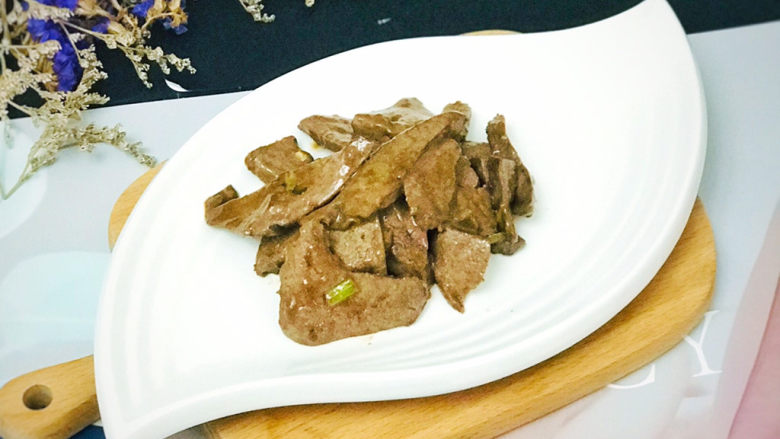 麻油猪肝,一道营养丰富的麻油猪肝就做好了,非常简单