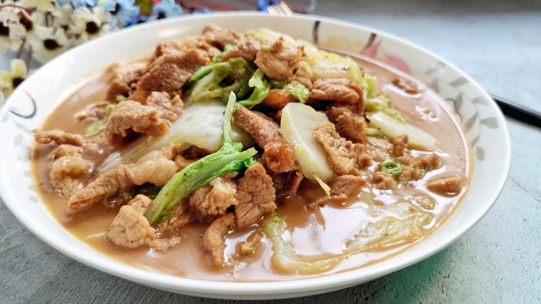 手撕白菜炒肉片,成品图1