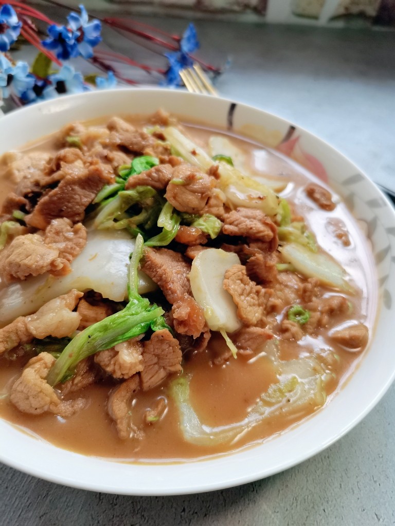 手撕白菜炒肉片,成品图2