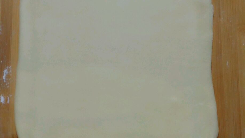 金砖面包,再擀成面皮。