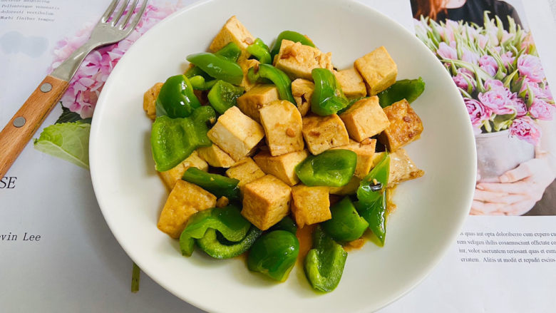 青椒炒豆腐,青椒炒豆腐,营养美味