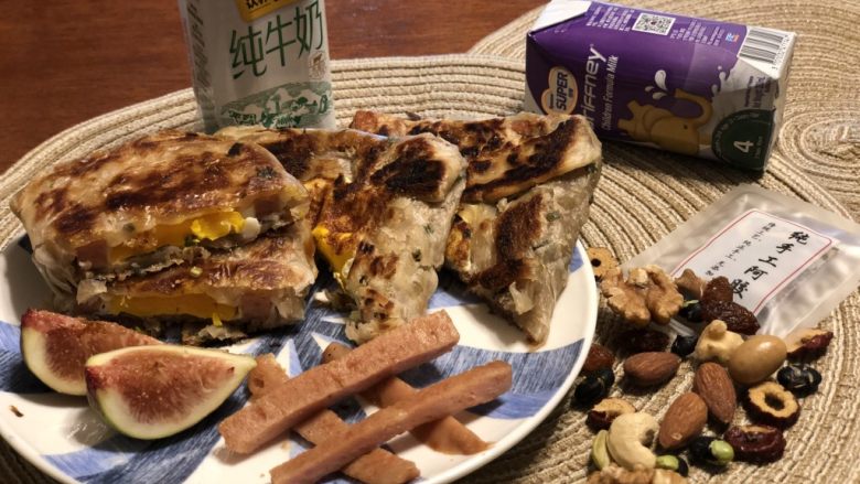 手抓饼三明治,好吃的手抓饼就完成了,赶快开启一份美美的早餐吧~
