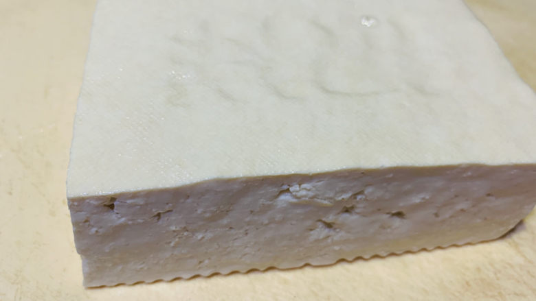 青椒炒豆腐,取出,不要冲水,这样油炸的时候不会溅油