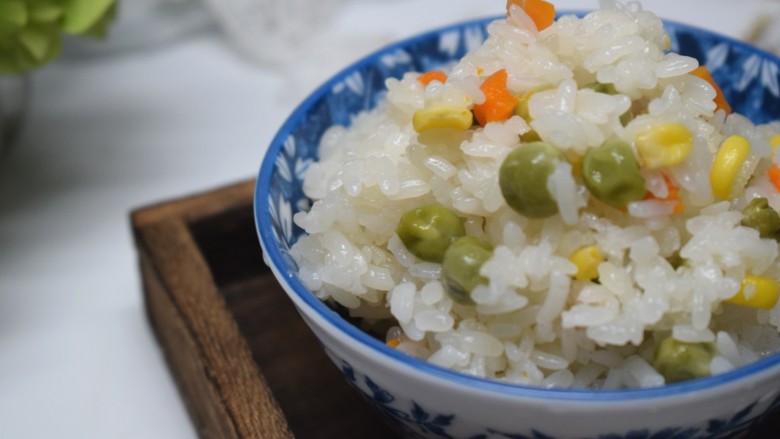 豌豆糯米饭,如果你也喜欢,可以试试哦。