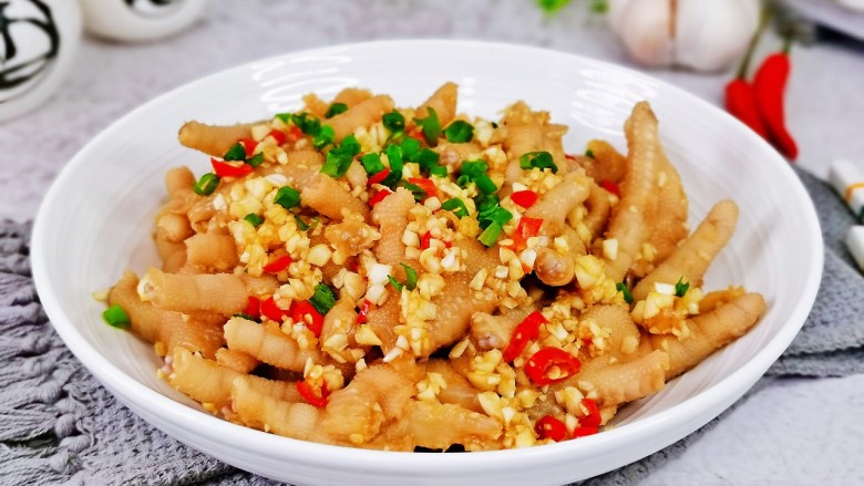 无骨鸡爪,蒜香十足,太好吃啦!夏天最爱的小零食,