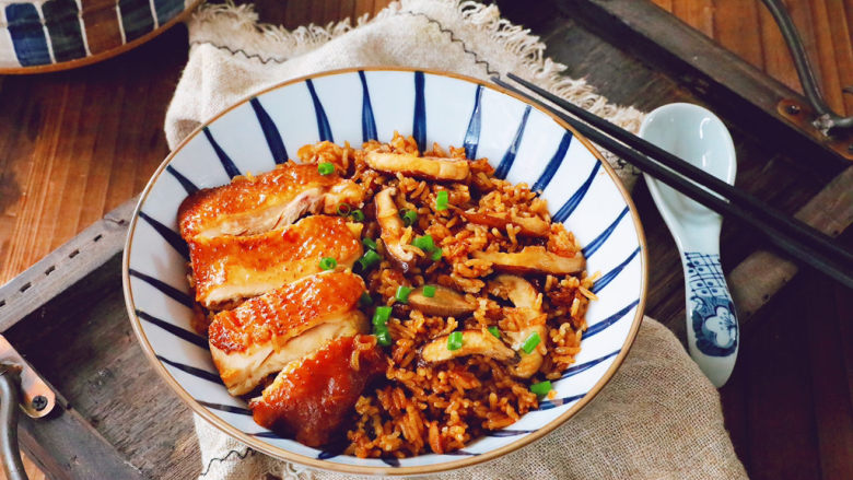 电饭煲鸡腿焖饭,成品图