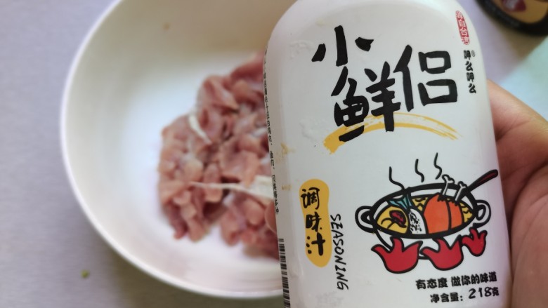 千张肉丝,两勺的调味汁