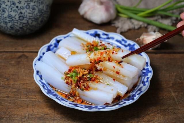 绿豆凉粉,道做法简单、爽口开胃的绿豆凉粉就做好了,味道不错,再也不用去外面买着吃了!