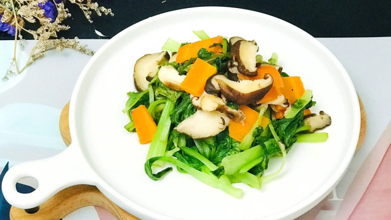 香菇炒青菜,成品图