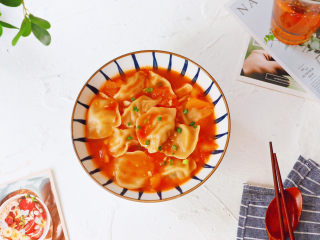 番茄浓汤饺子