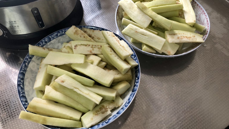 肉末粉丝煲➕肉末茄子粉丝煲,茄子切条