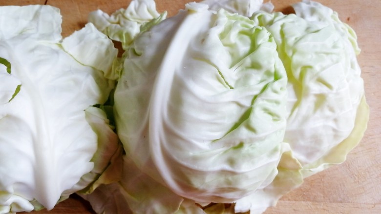 手撕包菜,每片叶子掰开