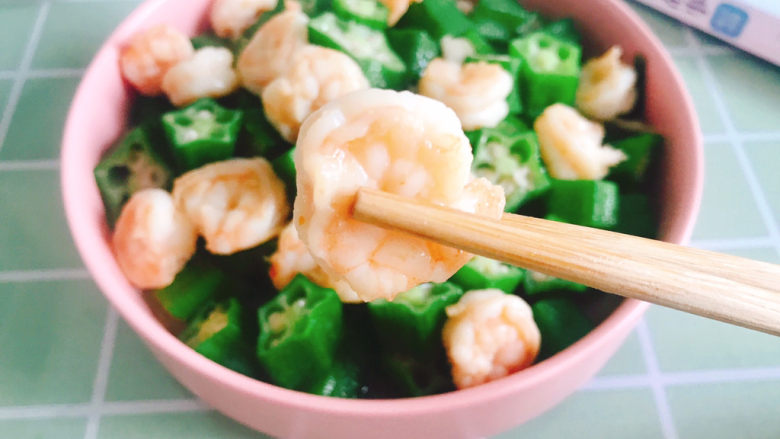 秋葵炒虾仁,虾仁滑嫩鲜美,秋葵清脆爽口,非常好吃😋