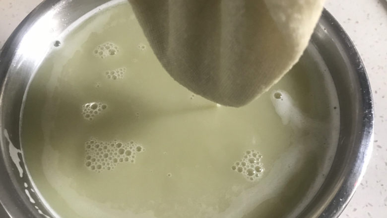 绿豆凉粉(纯手工),最后过滤掉最后的豆渣