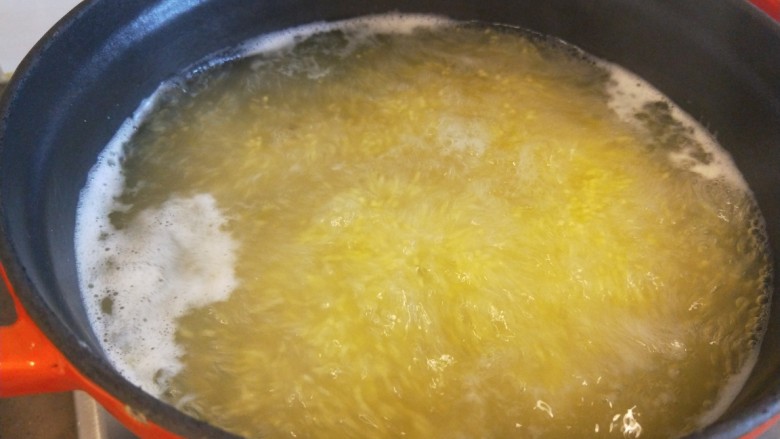 绿豆小米粥,大火烧开?