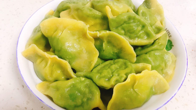 彩色芹菜猪肉饺子,来一盆绿心的也挺漂亮!
