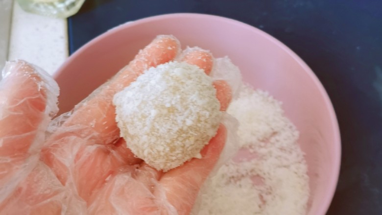 红豆糯米糍,蘸满了椰蓉