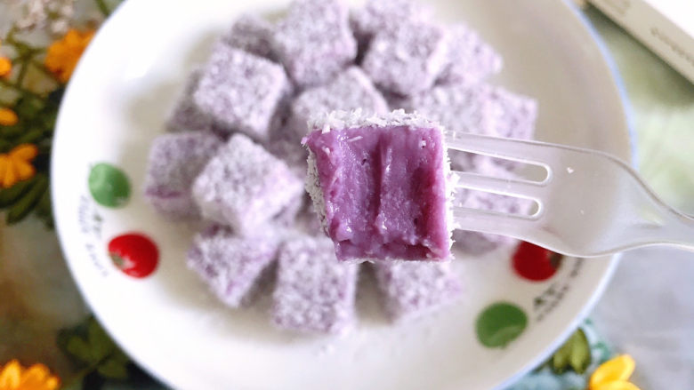 紫薯牛奶小方,超级好吃😋,口感滑嫩Q弹,小宝很喜欢吃