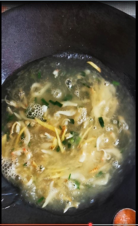 丝瓜蛤尖(补水补钙美人汤),加温开水,水不要加太多