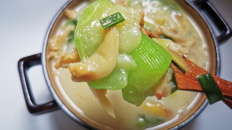 丝瓜蛤尖(补水补钙美人汤),有颜有营养,有味道。
