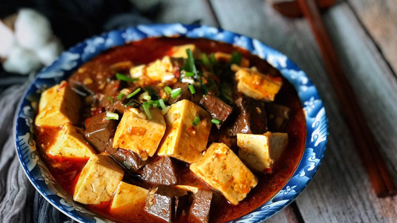 鸭血豆腐,色泽诱人,绝对下饭的鸭血豆腐完成。